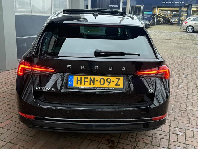 Skoda OCTAVIA Combi 1.4 TSI iV PHEV Business Edition Plus Bj 2020 Leer,Panodak,Schuifdak,Navi,19inch 204pk Dealer onderhouden 1e eigenaar
