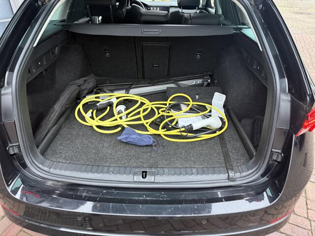 Skoda OCTAVIA Combi 1.4 TSI iV PHEV Business Edition Plus Bj 2020 Leer,Panodak,Schuifdak,Navi,19inch 204pk Dealer onderhouden 1e eigenaar