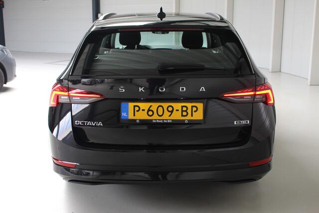 Skoda OCTAVIA Combi 1.0 e-TSI MHEV Business Edition DSG Navigatie | lichtmetalen velgen | Parkeersensoren | El. achterklepbediening