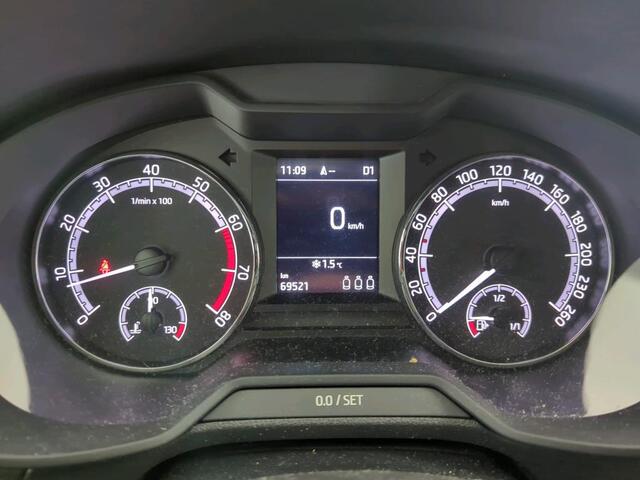 Skoda OCTAVIA Combi 1.5 TSI Greentech Sport Business DSG/ Metallic/ Climatronic/ Sportint./ PDC A/ 17 lmv