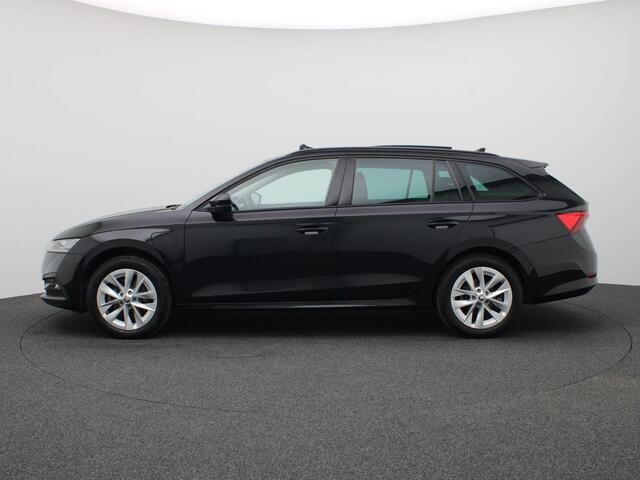 Skoda OCTAVIA Combi 1.4 TSI iV PHEV Business Edition 204PK DSG Pano-Schuifdak, Trekhaakvoorbereiding, Adaptieve Cruise Controle, Keyless, Parkeersensoren voor en achter, 17" LM Velgen