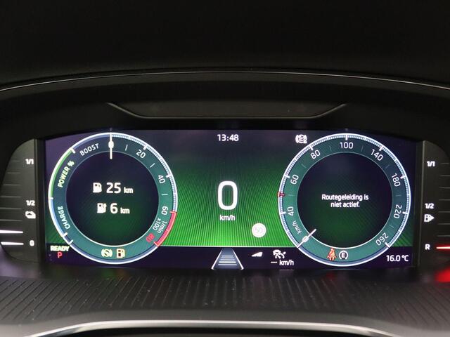 Skoda OCTAVIA Combi 1.4 TSI iV PHEV Business Edition 204PK DSG Pano-Schuifdak, Trekhaakvoorbereiding, Adaptieve Cruise Controle, Keyless, Parkeersensoren voor en achter, 17" LM Velgen