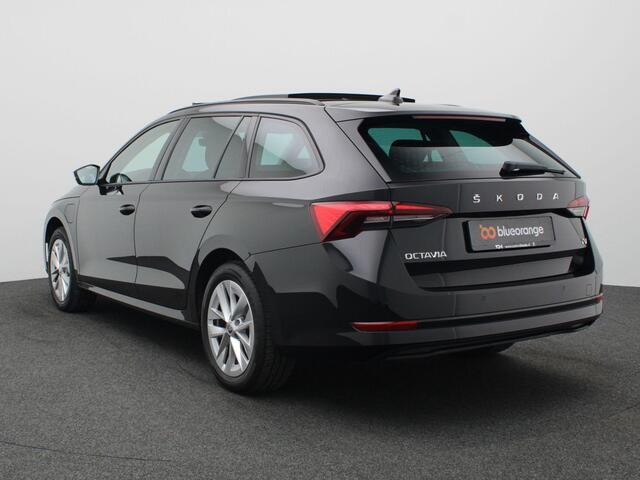 Skoda OCTAVIA Combi 1.4 TSI iV PHEV Business Edition 204PK DSG Pano-Schuifdak, Trekhaakvoorbereiding, Adaptieve Cruise Controle, Keyless, Parkeersensoren voor en achter, 17" LM Velgen