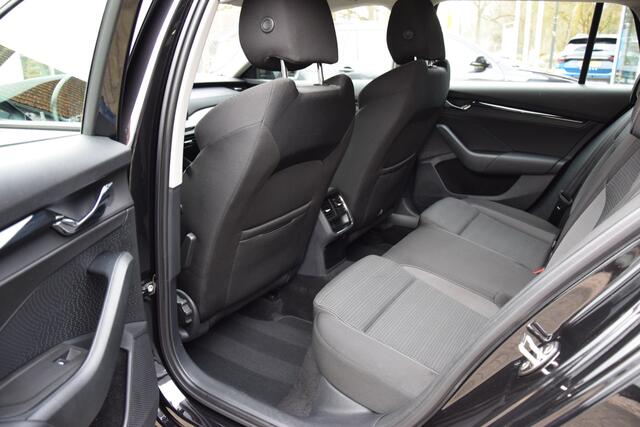 Skoda OCTAVIA Combi 1.4 TSI iV 150PK PHEV Business Edition | Org. NL | BOVAG Garantie | Plug in Hybride | Virtual Cockpit | Navigatie | Full LED | PDC Voor&Achter | Elektrische Kofferklep |