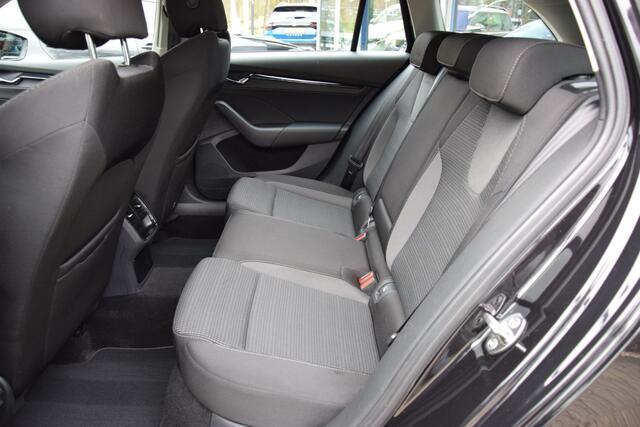 Skoda OCTAVIA Combi 1.4 TSI iV 150PK PHEV Business Edition | Org. NL | BOVAG Garantie | Plug in Hybride | Virtual Cockpit | Navigatie | Full LED | PDC Voor&Achter | Elektrische Kofferklep |