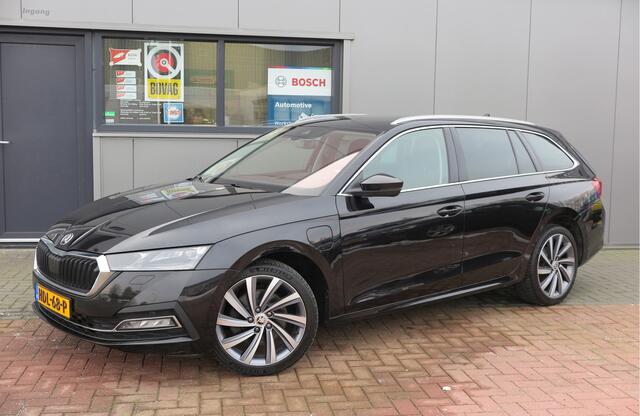 Skoda OCTAVIA Combi 1.4 TSI 204pk iV PHEV Sportline Business, Pano ,Camera, Keyless,Navigatie,LMV, Virtual cockpit,Canton soundsysteem,DAB+ radio , Carplay, etc Prijs rijklaar incl.garantie