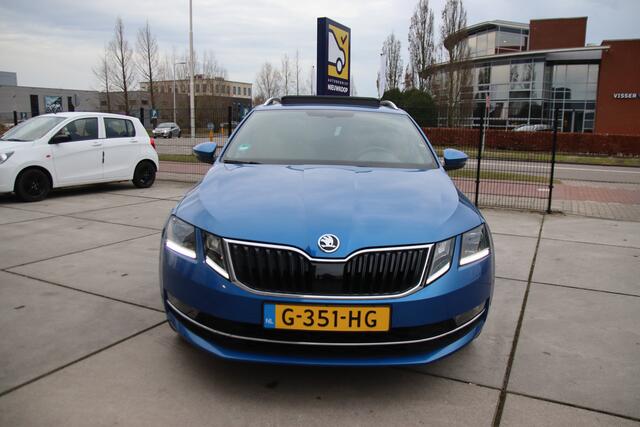 Skoda OCTAVIA Combi 1.5 TSI Business Ed. Plus FULL LED, Pano, Trekhaak, BOMVOL! Aanbieding!