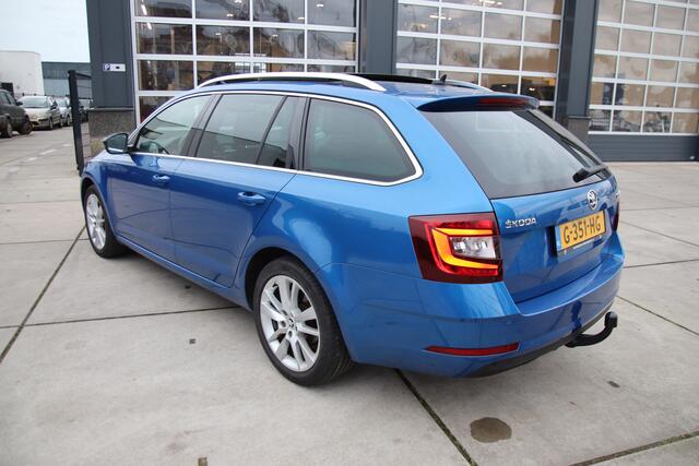 Skoda OCTAVIA Combi 1.5 TSI Business Ed. Plus FULL LED, Pano, Trekhaak, BOMVOL! Aanbieding!