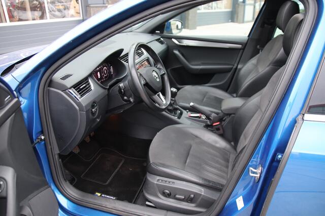 Skoda OCTAVIA Combi 1.5 TSI Business Ed. Plus FULL LED, Pano, Trekhaak, BOMVOL! Aanbieding!