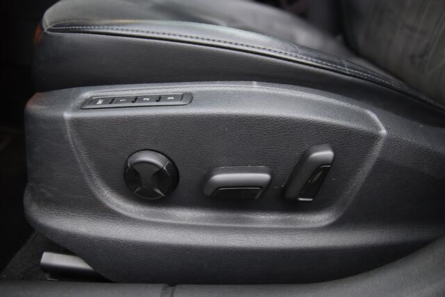 Skoda OCTAVIA Combi 1.5 TSI Business Ed. Plus FULL LED, Pano, Trekhaak, BOMVOL! Aanbieding!