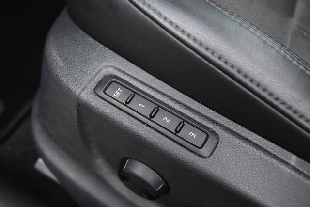 Skoda OCTAVIA Combi 1.5 TSI Business Ed. Plus FULL LED, Pano, Trekhaak, BOMVOL! Aanbieding!