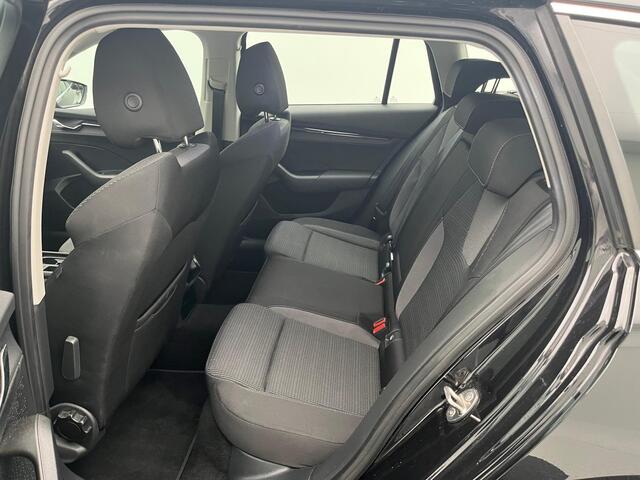Skoda OCTAVIA Combi 1.0 e-TSi 110 Pk Automaat Business Edition | Climate Control | Navigatie | Camera | LED | Trekhaak | 99.047 Km!!