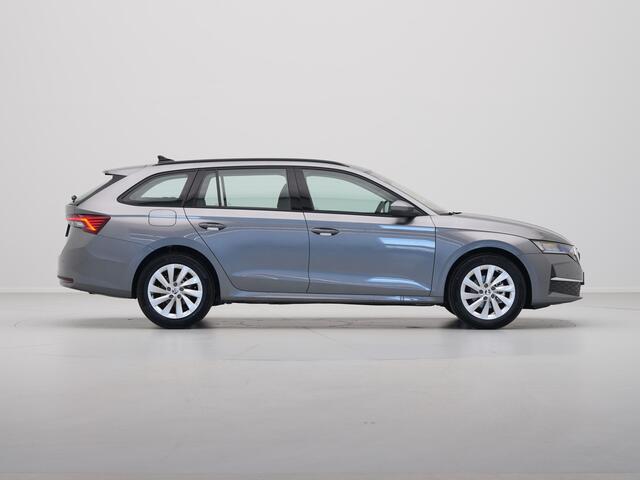 Skoda OCTAVIA Combi 1.5 TSI e-TEC MHEV 115 7DSG First Edition | Achteruitrijcamera | Chromen grille | Climatronic, elektronische airconditioning met twee zones