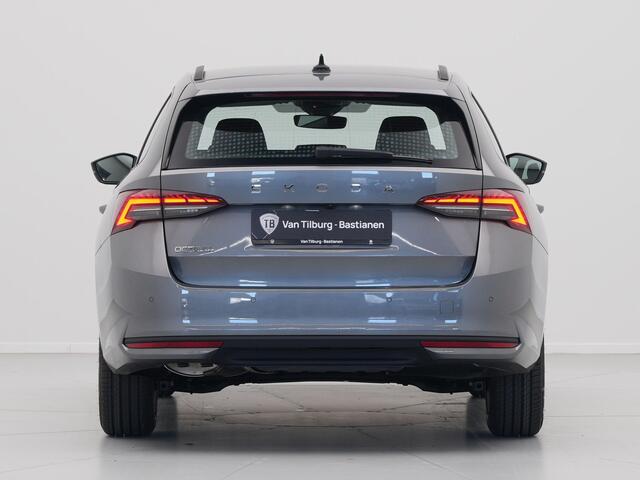 Skoda OCTAVIA Combi 1.5 TSI e-TEC MHEV 115 7DSG First Edition | Achteruitrijcamera | Chromen grille | Climatronic, elektronische airconditioning met twee zones