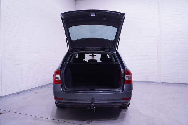 Skoda OCTAVIA Combi 1.0 TSI 116 pk Ambition Navi, Trekhaak Clima Navi Cruise Trekhaak Privacyglas Apple Carplay PDC 1e Eigenaar NAP