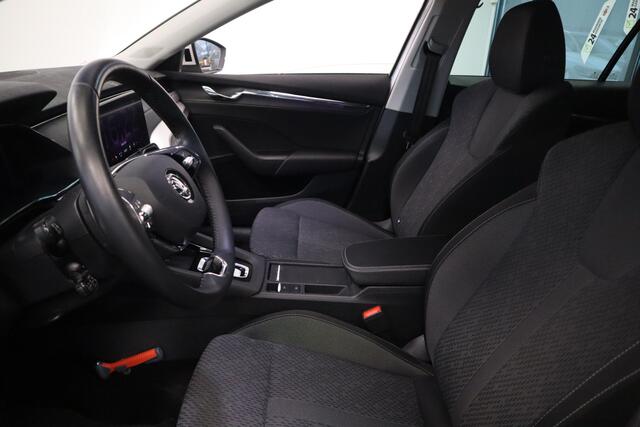 Skoda OCTAVIA Combi 1.0 e-TSI Business Edition Plus Navigatie Cruise Control Sfeerverlichting 17LMV lane Assist