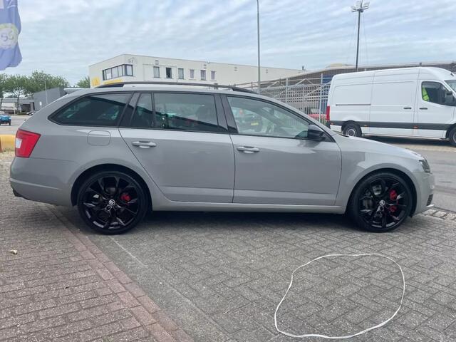 Skoda OCTAVIA 2.0 TSI RS 230