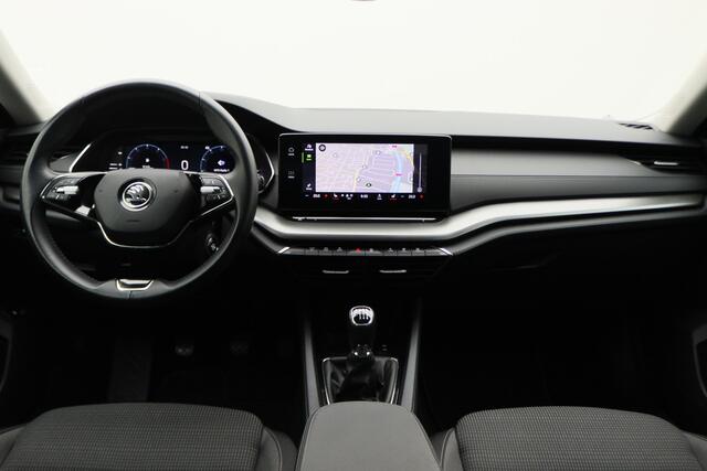 Skoda OCTAVIA Combi 1.0 TSI Business Edition Climate, Verwarmd Stuurwiel, Apple Carplay, Cruise, LED, PDC, DAB, 17''