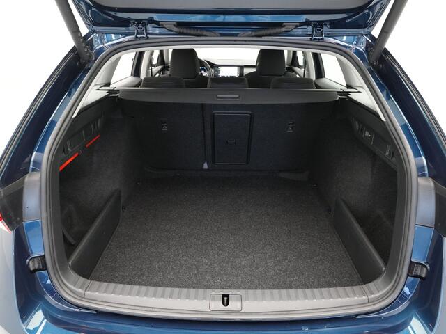 Skoda OCTAVIA Combi 1.0 TSI 111pk Business Edition Carplay Trekhaak Navigatie Digital Cockpit Acc Pdc