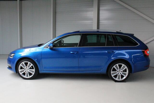 Skoda OCTAVIA Combi 1.0 TSI Greentech Style Business Navigatie | 18" Velgen Pictoris | Led verlichting | Parkeersensoren