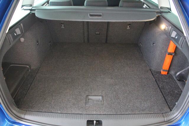 Skoda OCTAVIA Combi 1.0 TSI Greentech Style Business Navigatie | 18" Velgen Pictoris | Led verlichting | Parkeersensoren