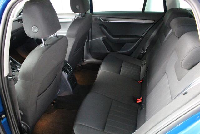 Skoda OCTAVIA Combi 1.0 TSI Greentech Style Business Navigatie | 18" Velgen Pictoris | Led verlichting | Parkeersensoren