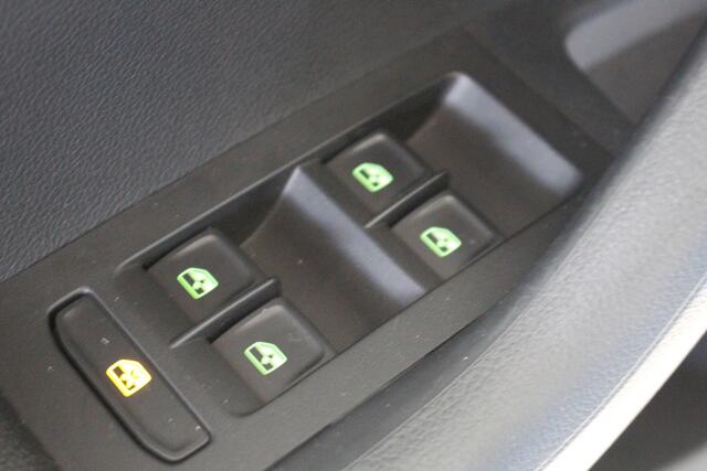 Skoda OCTAVIA Combi 1.0 TSI Greentech Style Business Navigatie | 18" Velgen Pictoris | Led verlichting | Parkeersensoren