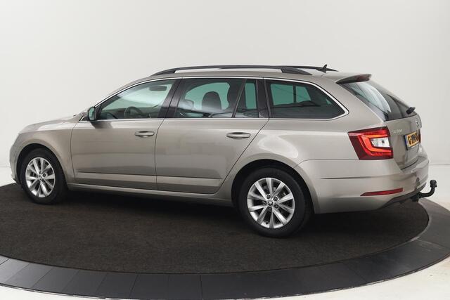 Skoda OCTAVIA 1.0 TSI Clever Edition | Stoelverwarming | Carplay | Trekhaak | Half leder | Navigatie | DAB | Climate control | PDC | Cruise control