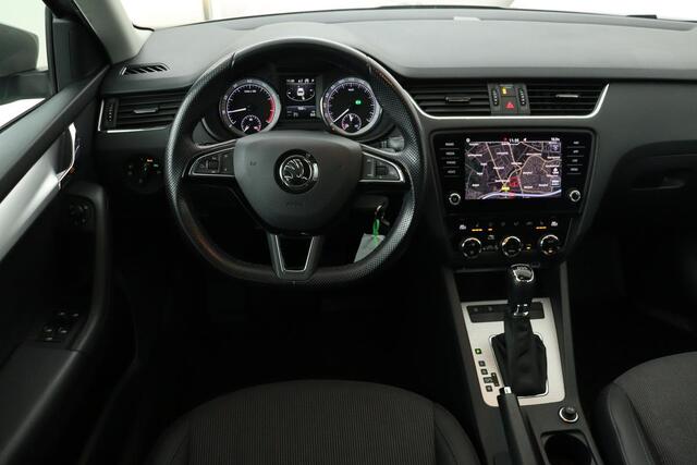 Skoda OCTAVIA 1.0 TSI Clever Edition | Stoelverwarming | Carplay | Trekhaak | Half leder | Navigatie | DAB | Climate control | PDC | Cruise control