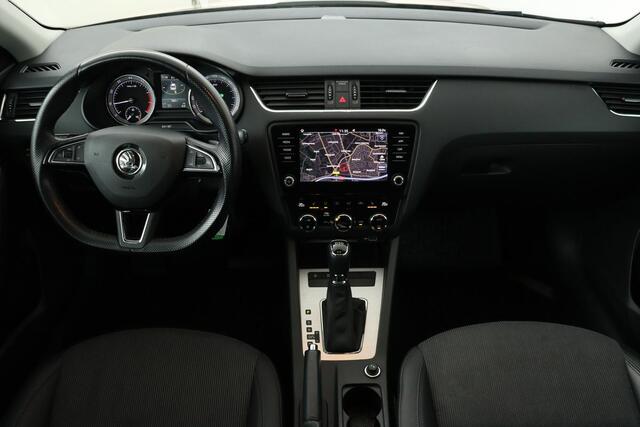 Skoda OCTAVIA 1.0 TSI Clever Edition | Stoelverwarming | Carplay | Trekhaak | Half leder | Navigatie | DAB | Climate control | PDC | Cruise control