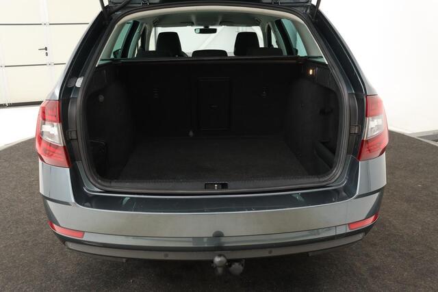 Skoda OCTAVIA 1.0 TSI Style | Trekhaak | Stoelverwarming | Carplay | Full LED | Canton Sound | Navigatie | Park Assist | Keyless | Cruise control