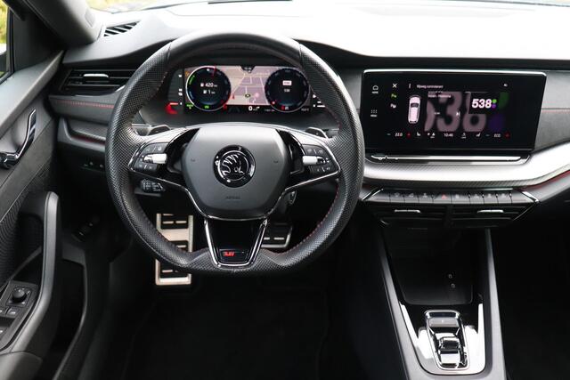 Skoda OCTAVIA Combi 1.4 TSI RS iV PHEV 245pk | Trekhaak | Adaptieve cruise control | Stoelverwarming voor & achter | Elektr. achterklep |