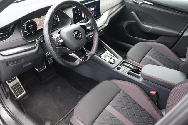 Skoda OCTAVIA Combi 1.4 TSI RS iV PHEV 245pk | Trekhaak | Adaptieve cruise control | Stoelverwarming voor & achter | Elektr. achterklep |