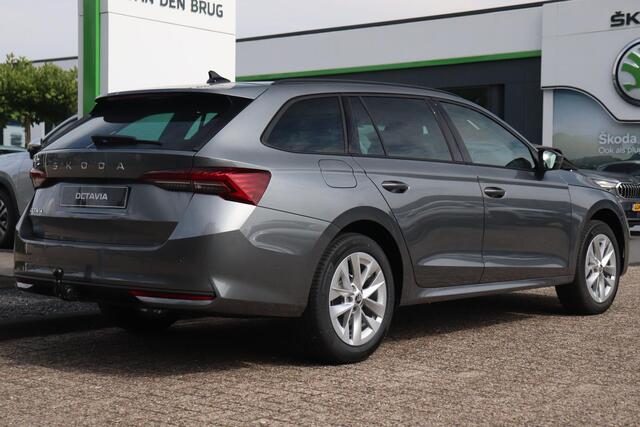 Skoda OCTAVIA Combi 1.5 TSI MHEV DSG 115pk First Edition | Navigatie | Trekhaak wegklapbaar | Travel Assist pakket | Winter pakket | 17" velgen |