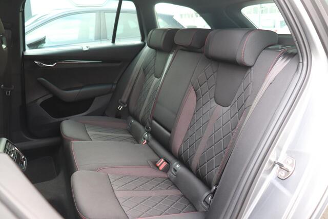 Skoda OCTAVIA Combi 1.4 TSI RS iV PHEV 245pk | Trekhaak | Adaptieve cruise control | Stoelverwarming | Elektr. achterklep |