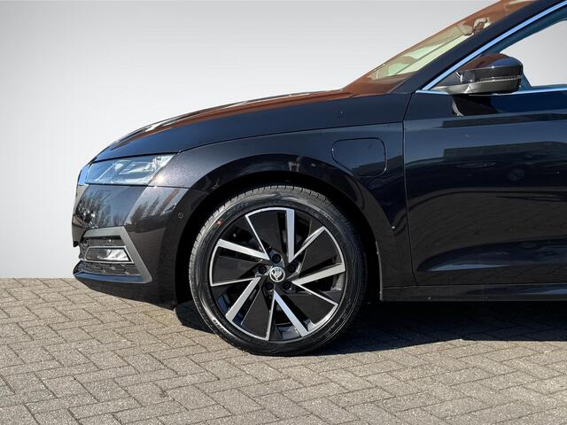 Skoda OCTAVIA Combi 1.4 TSI iV PHEV Business Edition Plus | Ergo Comfortstoelen | Vol-Leder | Head-Up Display | Camera | Digitaal Dashboard | Rijklaarprijs!