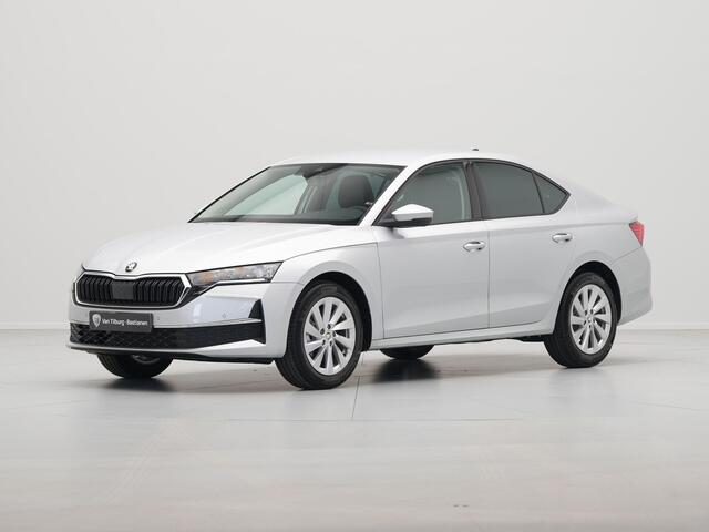 Skoda OCTAVIA Hatchback Octavia 1.5 TSI e-TEC MHEV 115 DSG-7 First Edition | Achteruitrijcamera | Chromen grille | Climatronic, elektronische airconditioning met twee zones