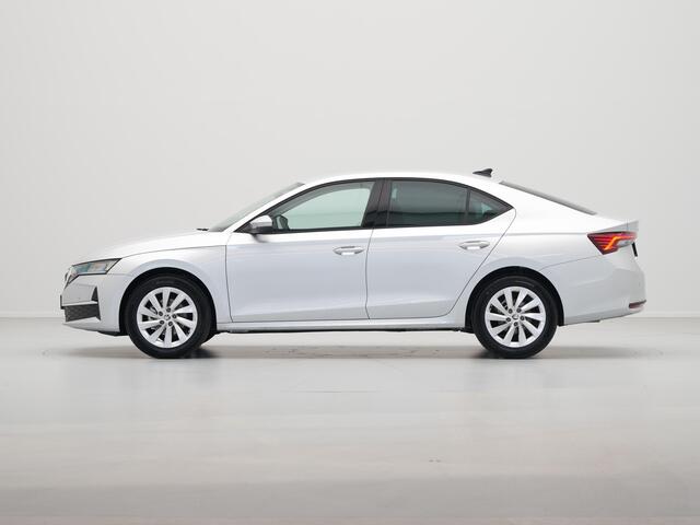 Skoda OCTAVIA Hatchback Octavia 1.5 TSI e-TEC MHEV 115 DSG-7 First Edition | Achteruitrijcamera | Chromen grille | Climatronic, elektronische airconditioning met twee zones
