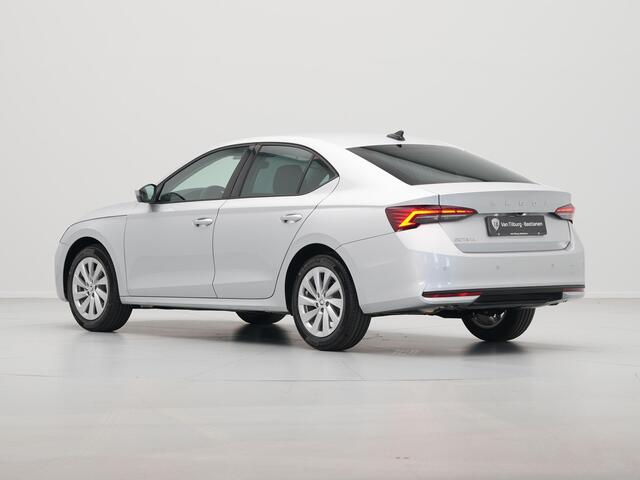 Skoda OCTAVIA Hatchback Octavia 1.5 TSI e-TEC MHEV 115 DSG-7 First Edition | Achteruitrijcamera | Chromen grille | Climatronic, elektronische airconditioning met twee zones