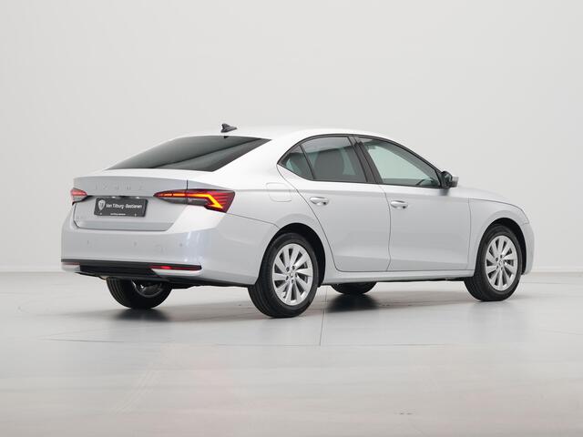 Skoda OCTAVIA Hatchback Octavia 1.5 TSI e-TEC MHEV 115 DSG-7 First Edition | Achteruitrijcamera | Chromen grille | Climatronic, elektronische airconditioning met twee zones