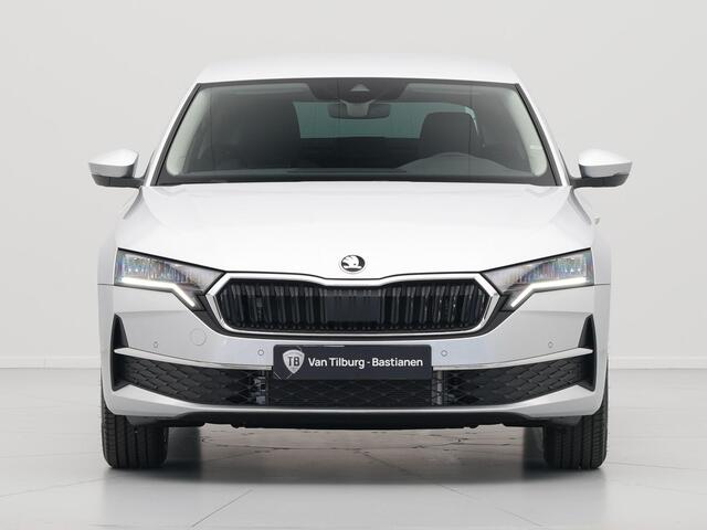 Skoda OCTAVIA Hatchback Octavia 1.5 TSI e-TEC MHEV 115 DSG-7 First Edition | Achteruitrijcamera | Chromen grille | Climatronic, elektronische airconditioning met twee zones