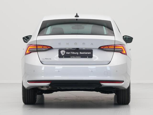 Skoda OCTAVIA Hatchback Octavia 1.5 TSI e-TEC MHEV 115 DSG-7 First Edition | Achteruitrijcamera | Chromen grille | Climatronic, elektronische airconditioning met twee zones