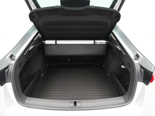 Skoda OCTAVIA Hatchback Octavia 1.5 TSI e-TEC MHEV 115 DSG-7 First Edition | Achteruitrijcamera | Chromen grille | Climatronic, elektronische airconditioning met twee zones