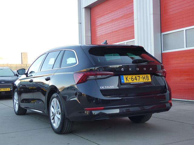 Skoda OCTAVIA Combi 1.0 TSI Business Edition/ lage km/ zeer mooi!