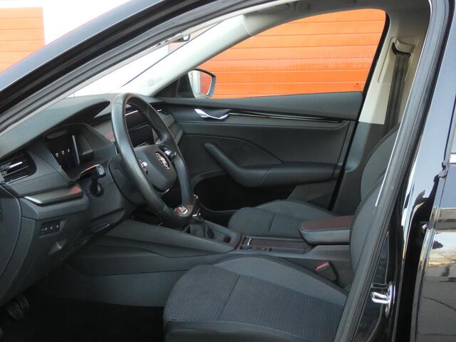 Skoda OCTAVIA Combi 1.0 TSI Business Edition/ lage km/ zeer mooi!