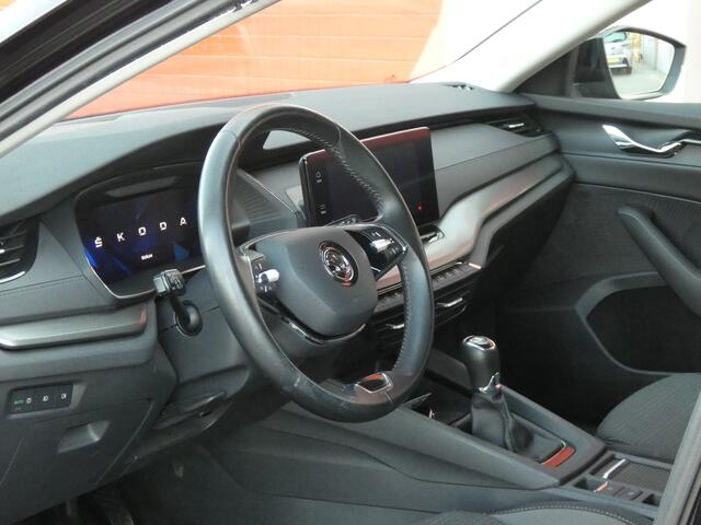 Skoda OCTAVIA Combi 1.0 TSI Business Edition/ lage km/ zeer mooi!