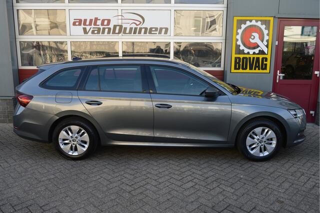 Skoda OCTAVIA Combi 1.0 e-TSI Business Edition O.a: PDC, Carplay, Clima, Navi, Cruise, Rijklaar, Etc. All-in prijs!