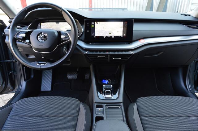 Skoda OCTAVIA Combi 1.0 e-TSI Business Edition O.a: PDC, Carplay, Clima, Navi, Cruise, Rijklaar, Etc. All-in prijs!