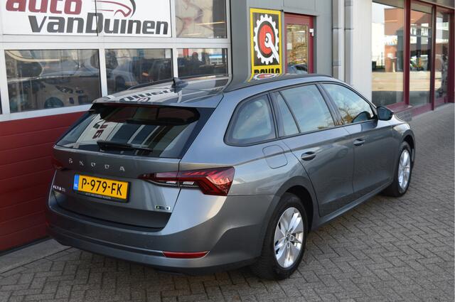 Skoda OCTAVIA Combi 1.0 e-TSI Business Edition O.a: PDC, Carplay, Clima, Navi, Cruise, Rijklaar, Etc. All-in prijs!