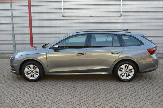 Skoda OCTAVIA Combi 1.0 e-TSI Business Edition O.a: PDC, Carplay, Clima, Navi, Cruise, Rijklaar, Etc. All-in prijs!